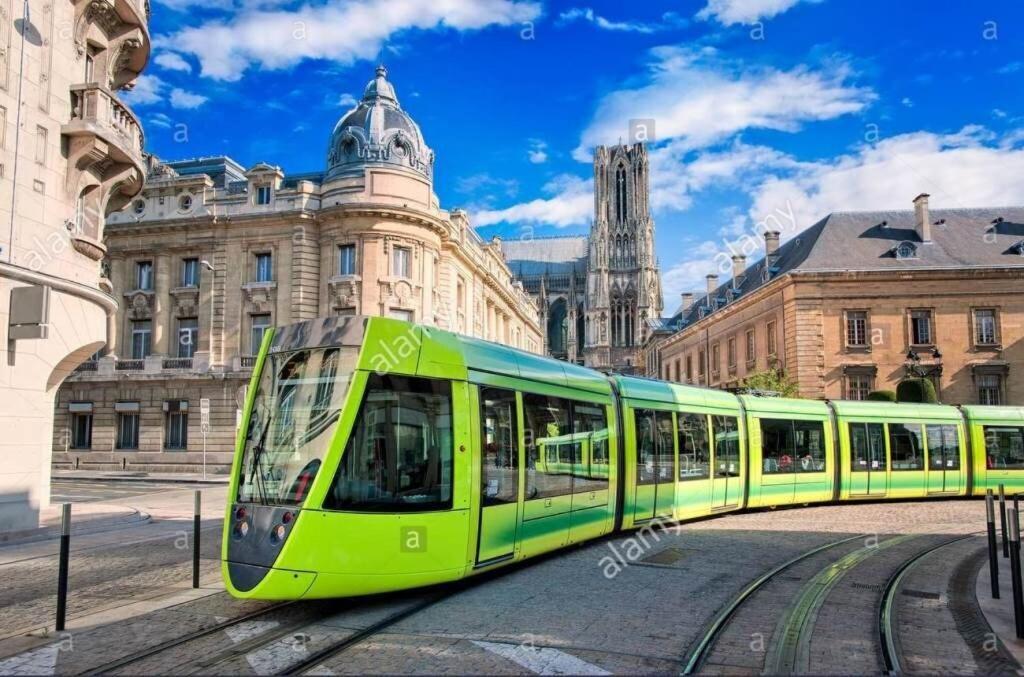 By Le Parvis Lägenhet Reims Exteriör bild