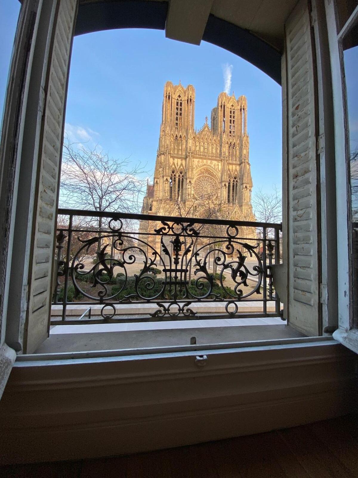 By Le Parvis Lägenhet Reims Exteriör bild